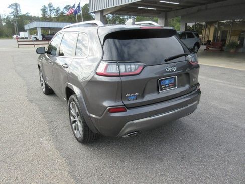 Used 2019 Jeep Cherokee Overland w/ Technology Group AWD/4WD image 3