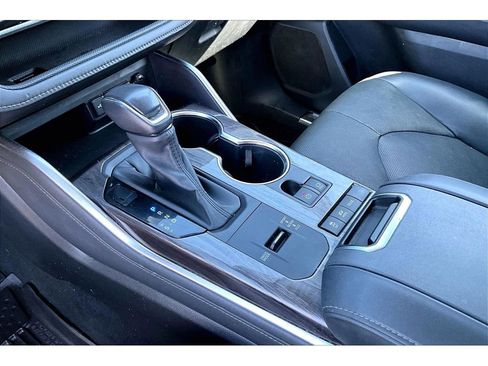Used 2021 Toyota Highlander Platinum AWD/4WD image 18