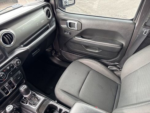 Used 2020 Jeep Wrangler Unlimited Sahara image 30