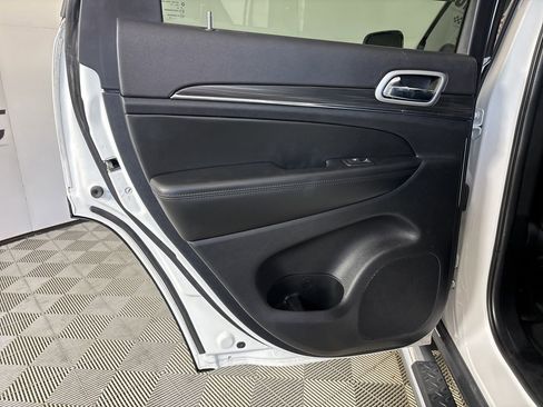 Used 2022 Jeep Grand Cherokee Limited image 21