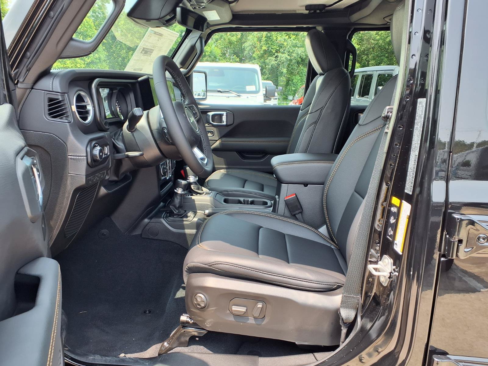 New 2026 Jeep Wrangler Unlimited Sahara AWD/4WD image 8