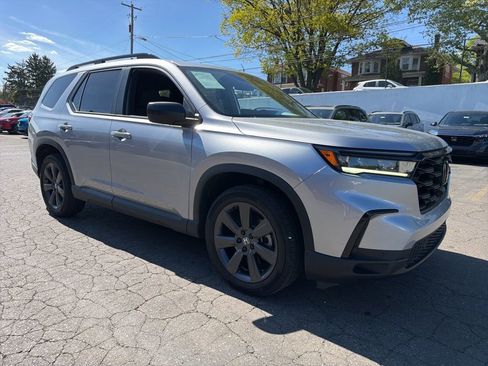 Used 2023 Honda Pilot Sport image 1