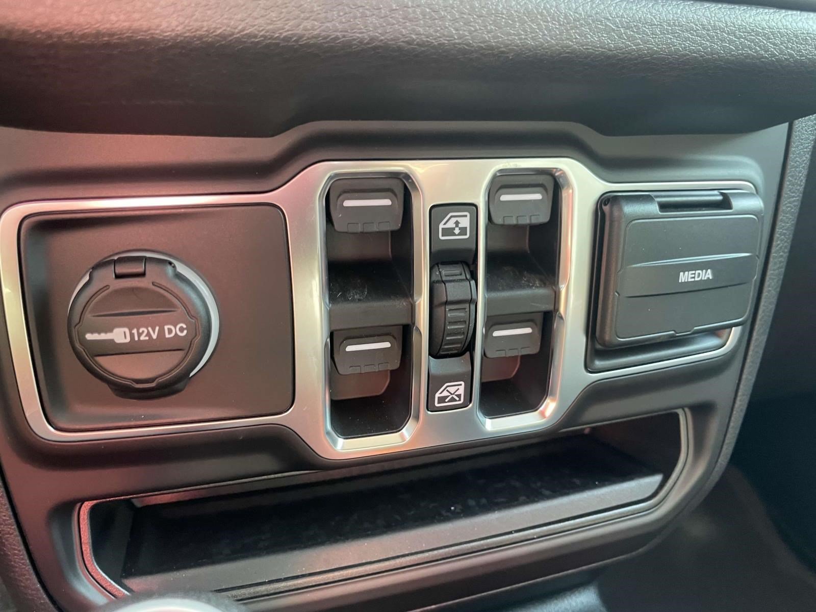 Used 2026 Jeep Gladiator Sport AWD/4WD image 25