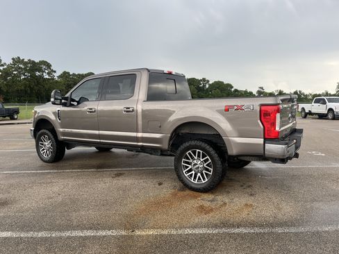 Used 2019 Ford F250 Lariat w/ Lariat Value Package AWD/4WD image 3