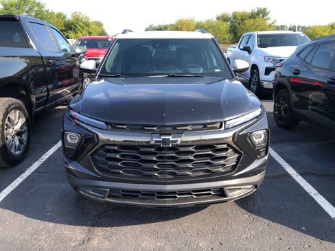 Used 2025 Chevrolet TrailBlazer ACTIV w/ Convenience Package FWD image 2