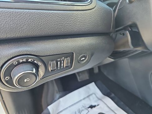 Used 2015 Chrysler 200 S FWD image 17