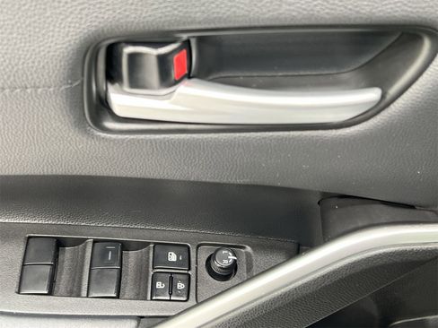 Used 2022 Toyota Corolla Cross XLE image 13