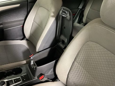 Used 2020 Ford Escape SE image 28