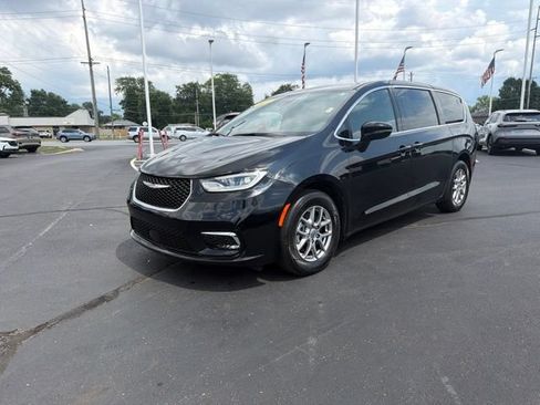 Used 2025 Chrysler Pacifica Select FWD image 21