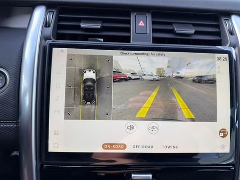 New 2026 Land Rover Discovery Dynamic SE image 17