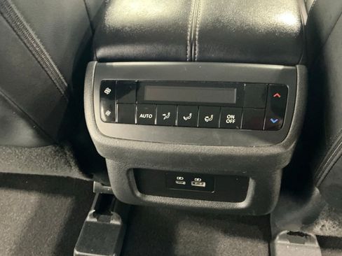 Used 2024 Nissan Pathfinder SL AWD/4WD image 18