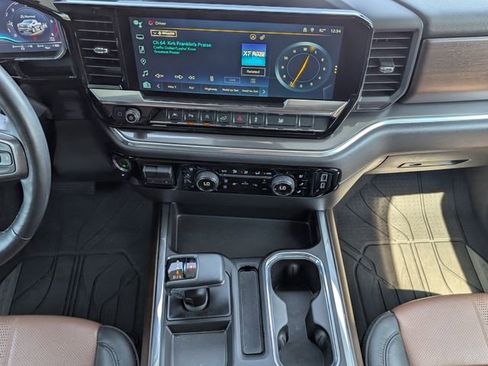 Used 2024 Chevrolet Silverado 1500 High Country image 7