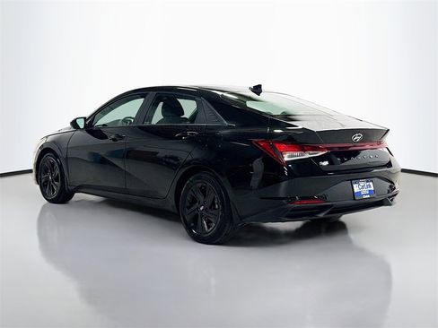 Used 2022 Hyundai Elantra SEL image 4