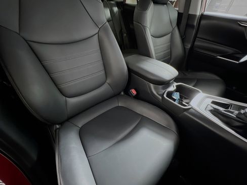 Used 2024 Toyota RAV4 XLE Premium image 31