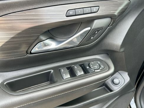 Used 2022 GMC Terrain SLT w/ Infotainment Package II image 13