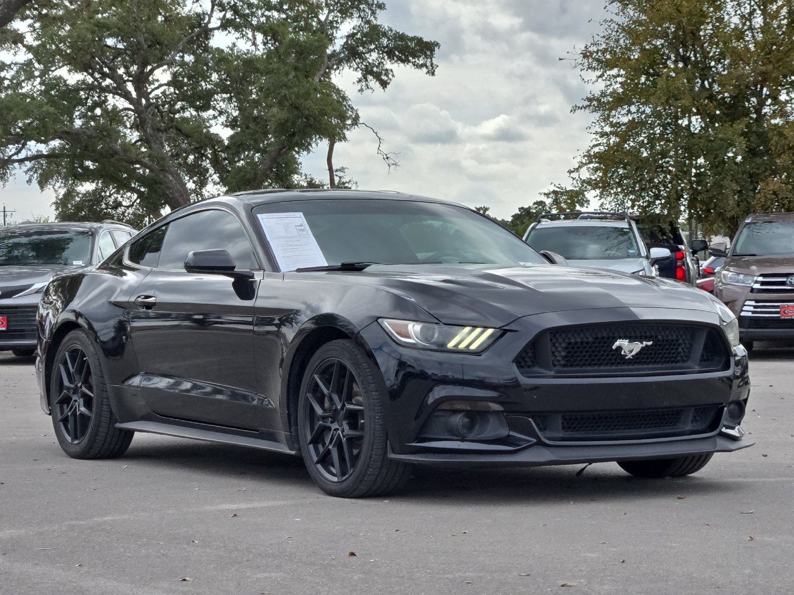 Used 2017 Ford Mustang GT w/ GT Performance Package RWD image 7