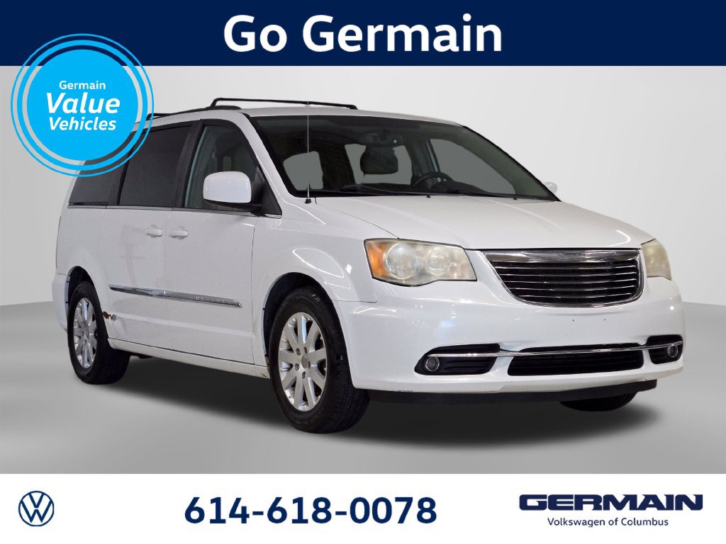 Used 2014 Chrysler Town & Country Touring FWD image 4