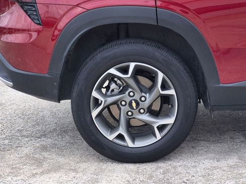 Used 2025 Chevrolet Trax LT w/ LT Convenience Package FWD image 28