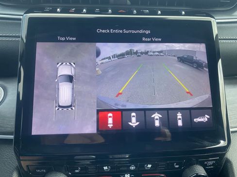 Used 2023 Jeep Grand Cherokee L Limited w/ Luxury Tech Group II image 17