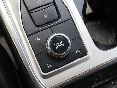 Used 2023 Ford Explorer XLT w/ Equipment Group 202A AWD/4WD image 29