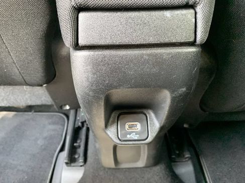 Used 2019 Jeep Renegade Latitude FWD image 30