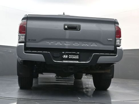 Used 2021 Toyota Tacoma TRD Sport AWD/4WD image 23