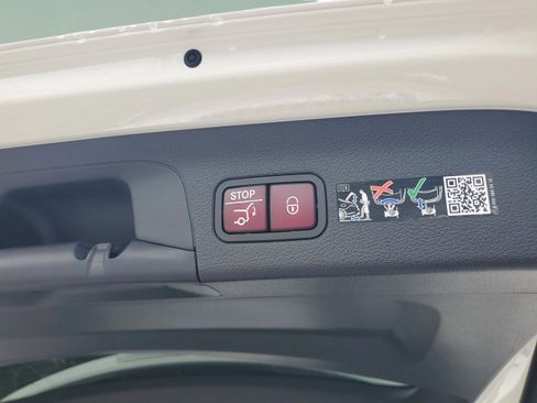 Certified 2026 Mercedes-Benz GLS 580 4MATIC image 11