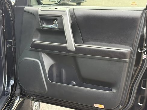Used 2016 Toyota 4Runner Limited AWD/4WD image 26