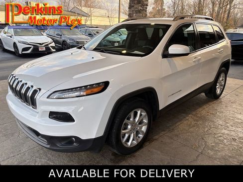 Used 2018 Jeep Cherokee Latitude image 1