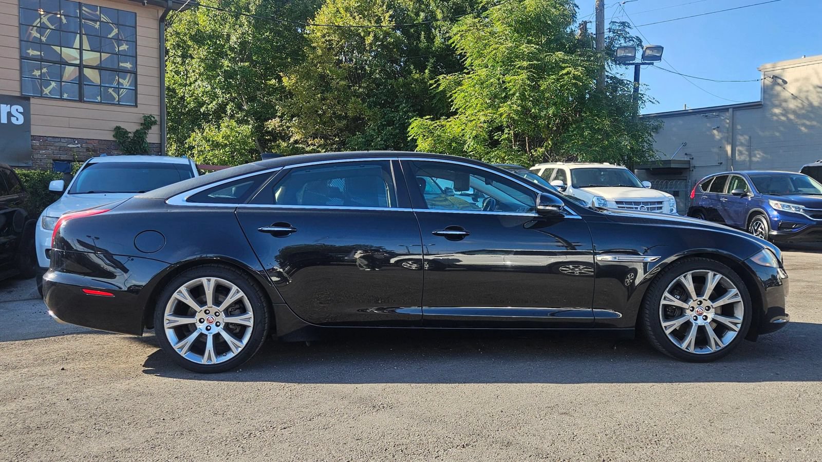 Used 2016 Jaguar XJ L Portfolio RWD image 2