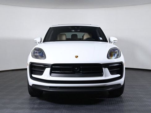 Certified 2022 Porsche Macan AWD/4WD image 10