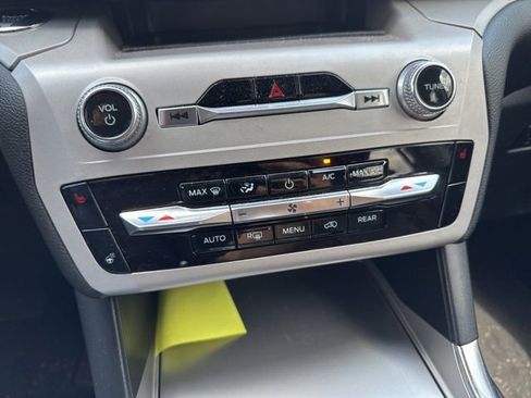 Used 2023 Ford Explorer XLT w/ Equipment Group 202A image 4