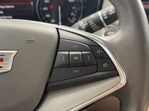 Used 2022 Cadillac XT5 Premium Luxury w/ Technology Package AWD/4WD image 13
