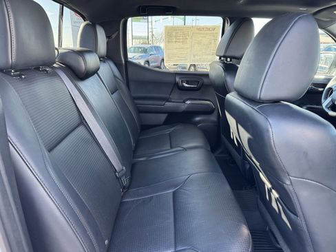 Used 2020 Toyota Tacoma TRD Off-Road image 34