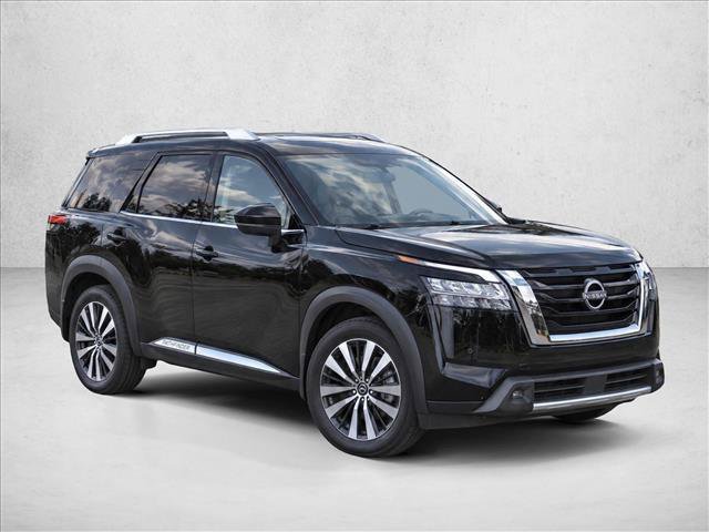 Used 2022 Nissan Pathfinder Platinum w/ Cargo Package AWD/4WD image 3