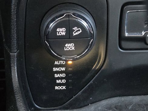 Used 2016 Jeep Renegade Trailhawk image 6