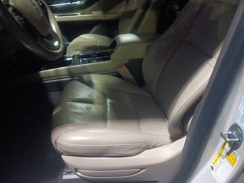 Used 2021 Lincoln Corsair AWD w/ Premium Package image 19