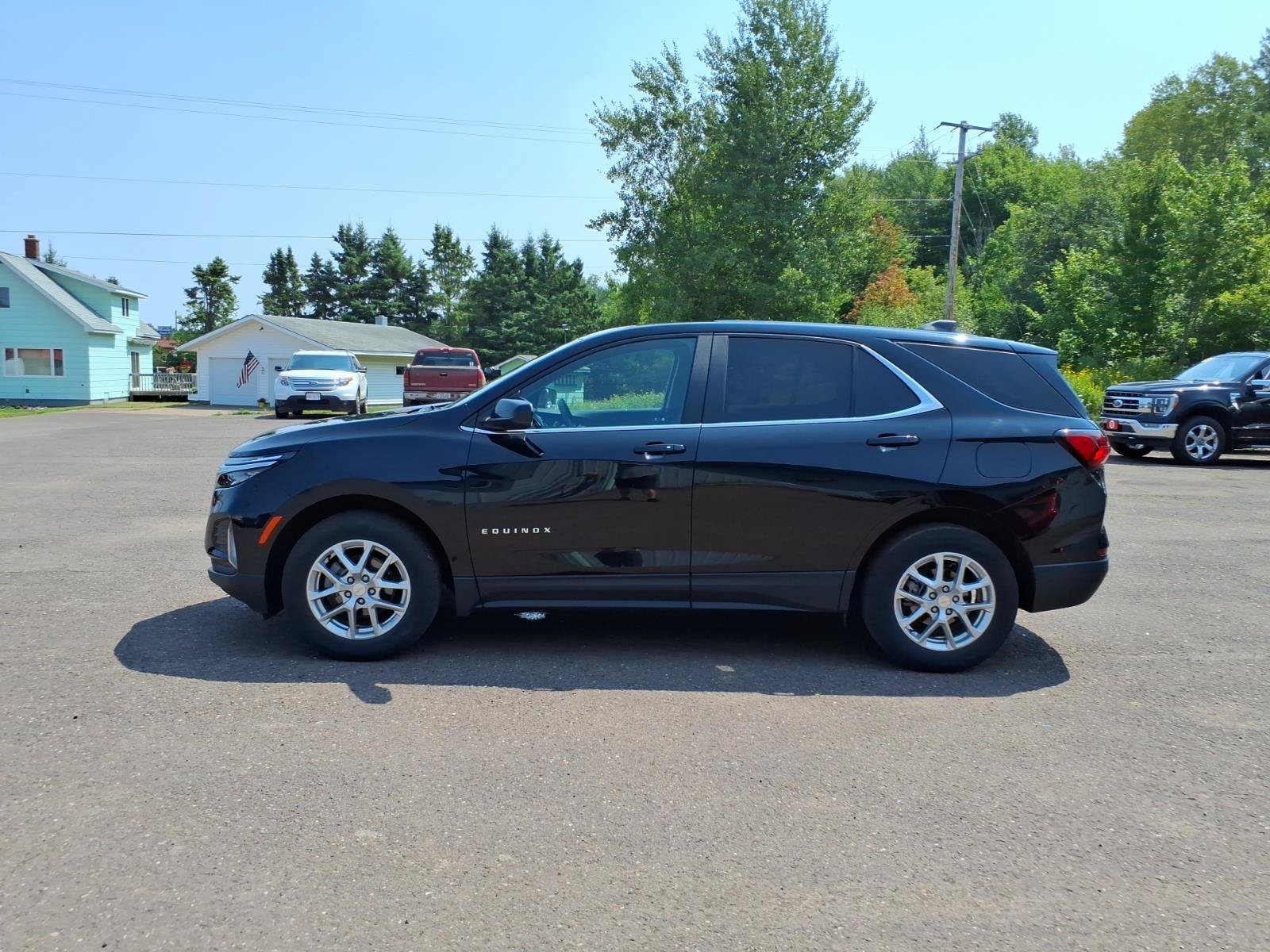 Used 2022 Chevrolet Equinox LT AWD/4WD image 2