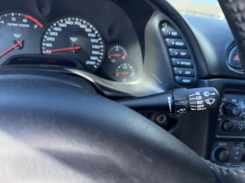 Used 2000 Chevrolet Corvette Coupe w/ Roof Pkg image 31