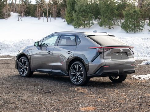 Used 2023 Toyota bZ4X AWD w/ Weather Package image 5