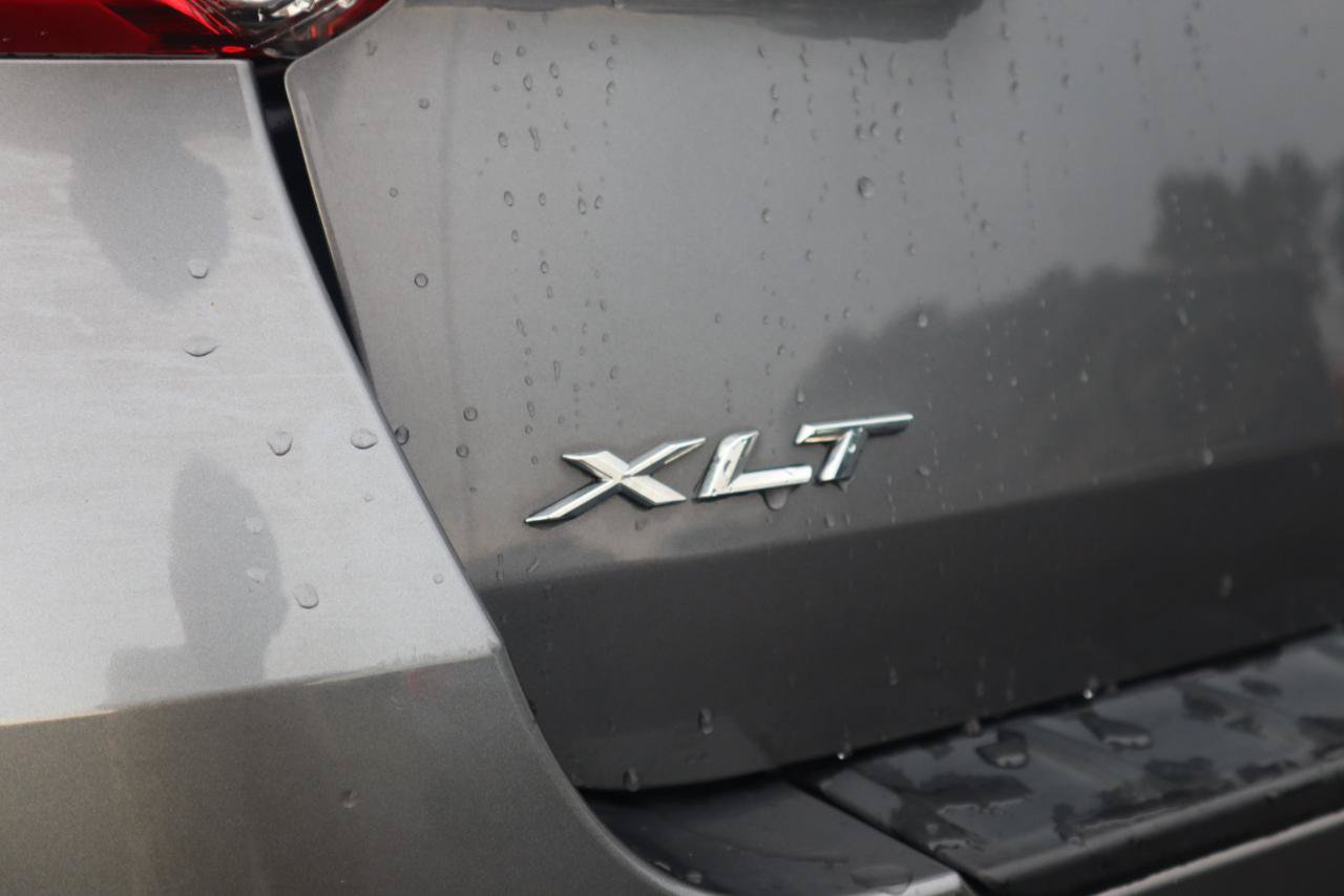 Used 2023 Ford Explorer XLT AWD/4WD image 25