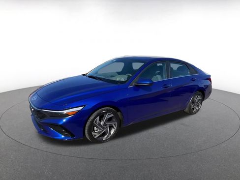 Used 2025 Hyundai Elantra SEL FWD image 7