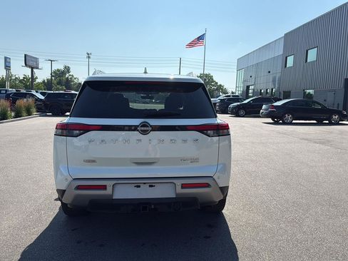 Used 2023 Nissan Pathfinder Platinum AWD/4WD image 4