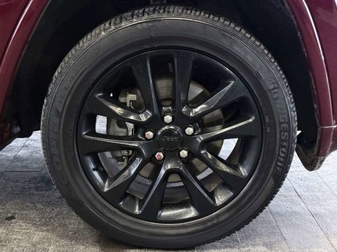 Used 2022 Jeep Grand Cherokee Laredo X image 38