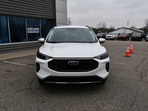 New 2024 Ford Escape SE FWD image 10