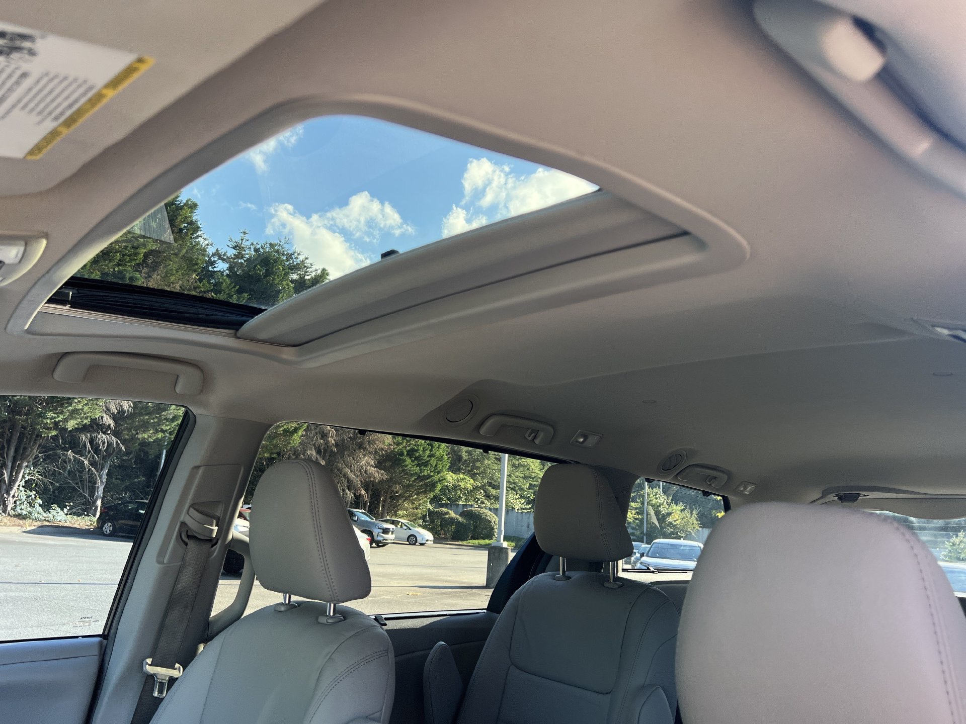 Used 2016 Toyota Sienna XLE w/ XLE Navigation Package FWD image 13