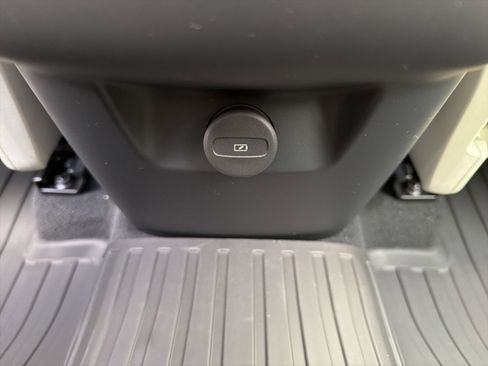 New 2026 Volvo XC90 B6 Ultra w/ Protection Package Premier image 39