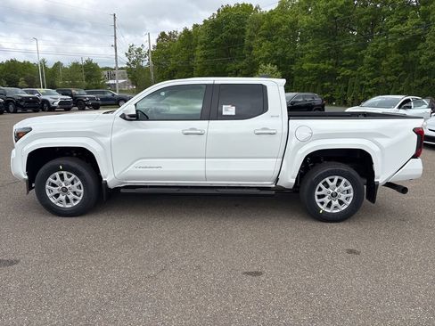 Certified 2026 Toyota Tacoma SR5 AWD/4WD image 3