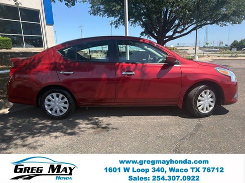 Used 2017 Nissan Versa SV FWD image 2