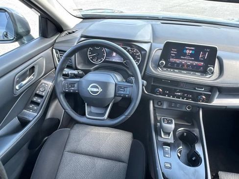 Used 2025 Nissan Rogue SV FWD image 18